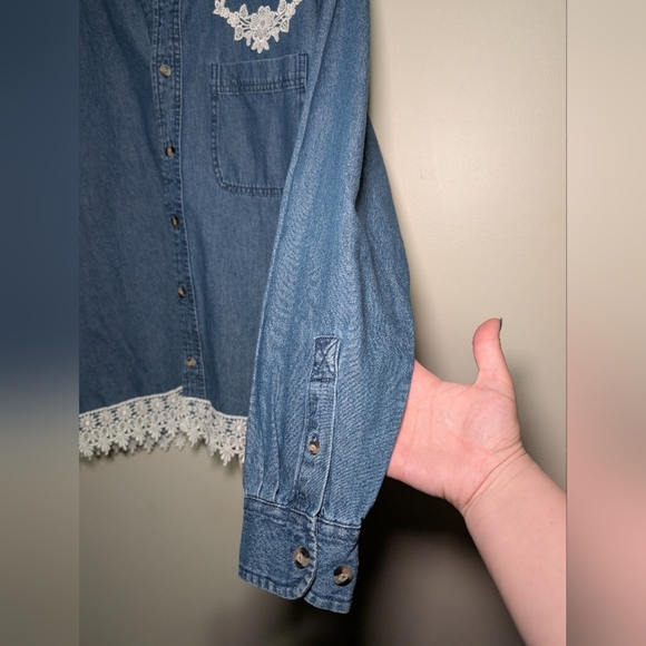Blue‎ Denim Shirt with Lace embroidery Size M - Picture 3 of 6